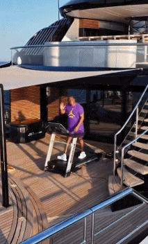 豪无人性!魔术师在豪华游轮上度假,给JR·史密斯馋哭了