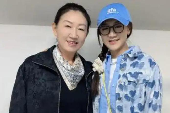 乒坛青梅竹马,陈梦恋情曝光?直播传情,谁注意陈梦回应