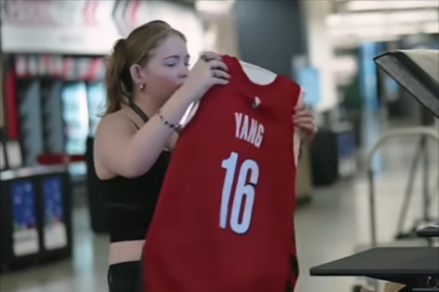 开云体育下载网页版-杨瀚森最新消息：球衣卖爆仓了，主帅赛后开小灶，底角三分5投5中