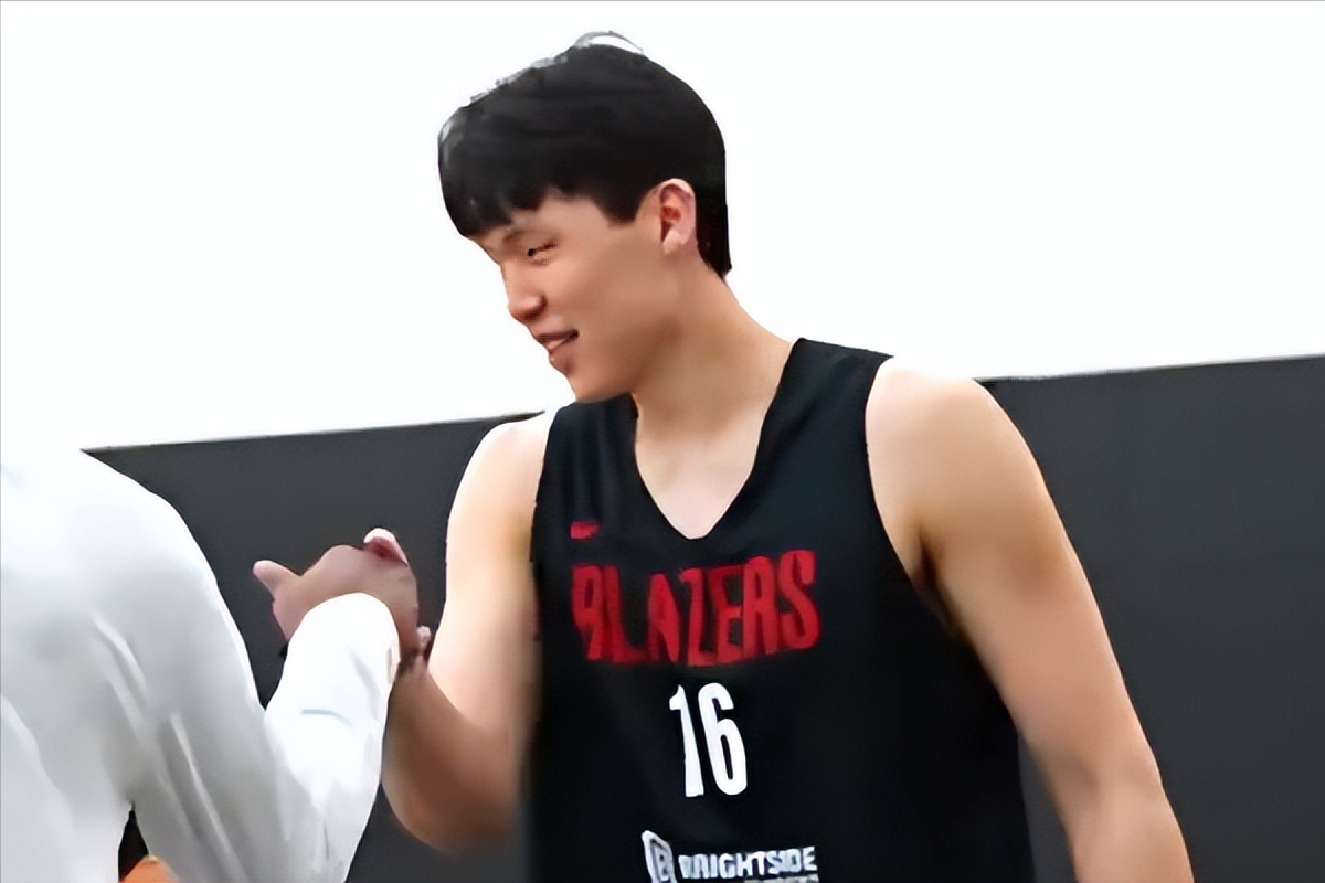 开云体育下载网页版-杨瀚森最新消息：球衣卖爆仓了，主帅赛后开小灶，底角三分5投5中