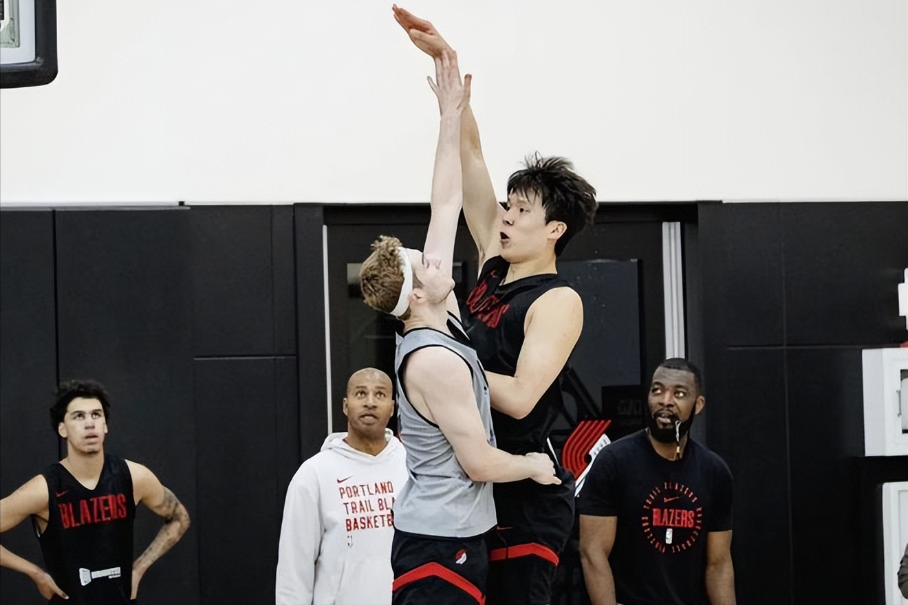 开云体育下载网页版-杨瀚森最新消息：球衣卖爆仓了，主帅赛后开小灶，底角三分5投5中