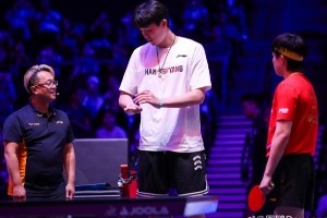 开云体育下载入口-杨瀚森为王楚钦比赛挑边 媒体人发布现场高清图小杨真帅啊