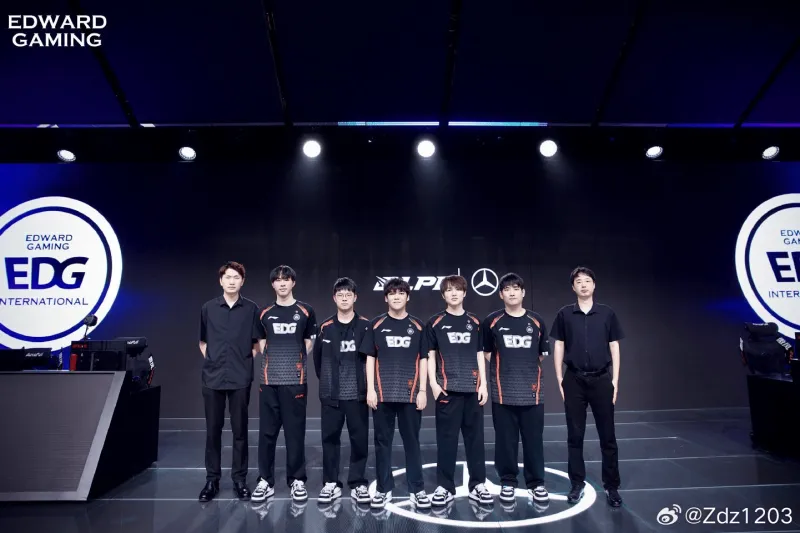 开云体育下载官网-Zdz发文告别2025赛季:谢谢今年大家的陪伴zdz想一直打下去