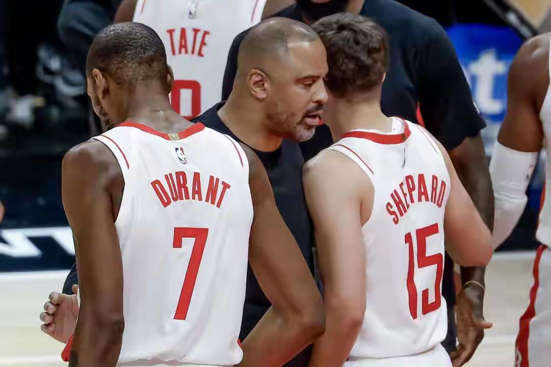 开云体育下载网页版-轰28+3+2！请把球给谢泼德，申京赛后发出请求，乌度卡也如梦初醒