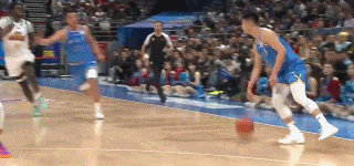 开云体育下载官网-CBA生涯首秀！麦基12中5得12分6板3助 连续“举火烧天”引关注