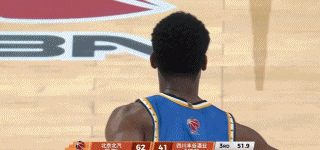 开云体育下载官网-CBA生涯首秀！麦基12中5得12分6板3助 连续“举火烧天”引关注