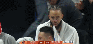 开云体育下载官网-CBA生涯首秀！麦基12中5得12分6板3助 连续“举火烧天”引关注