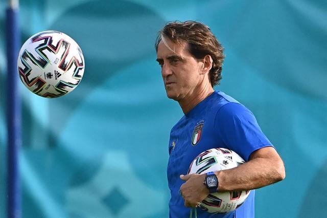 1624238566854024207.jpg 开云体育下载入口-王勤伯:意大利当真使用了替补阵容?