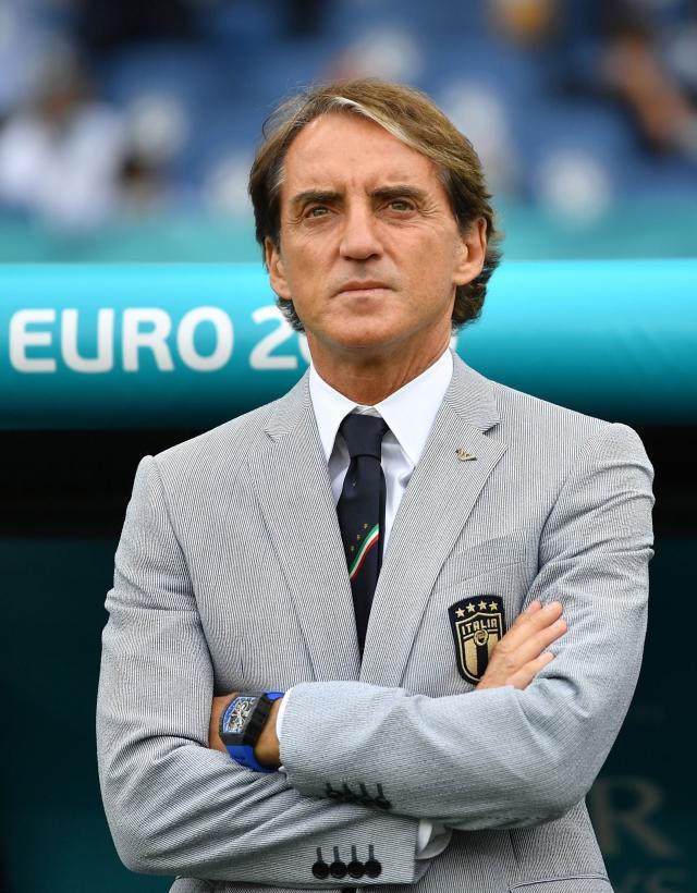 1624221659959009323.jpg 开云体育下载官网-曼奇尼:位置竞争好过没人用 佩西纳:进球也是顶包