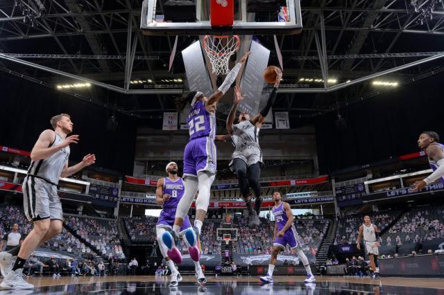 开云体育下载网址-马刺结束五连败坐稳第10 德罗赞：尽全力，别后悔！