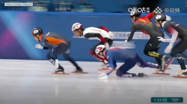 1771112359983049386.png 开云体育下载官网-被英国人犯规撞倒,孙龙刘少昂无缘短道1500米奖牌