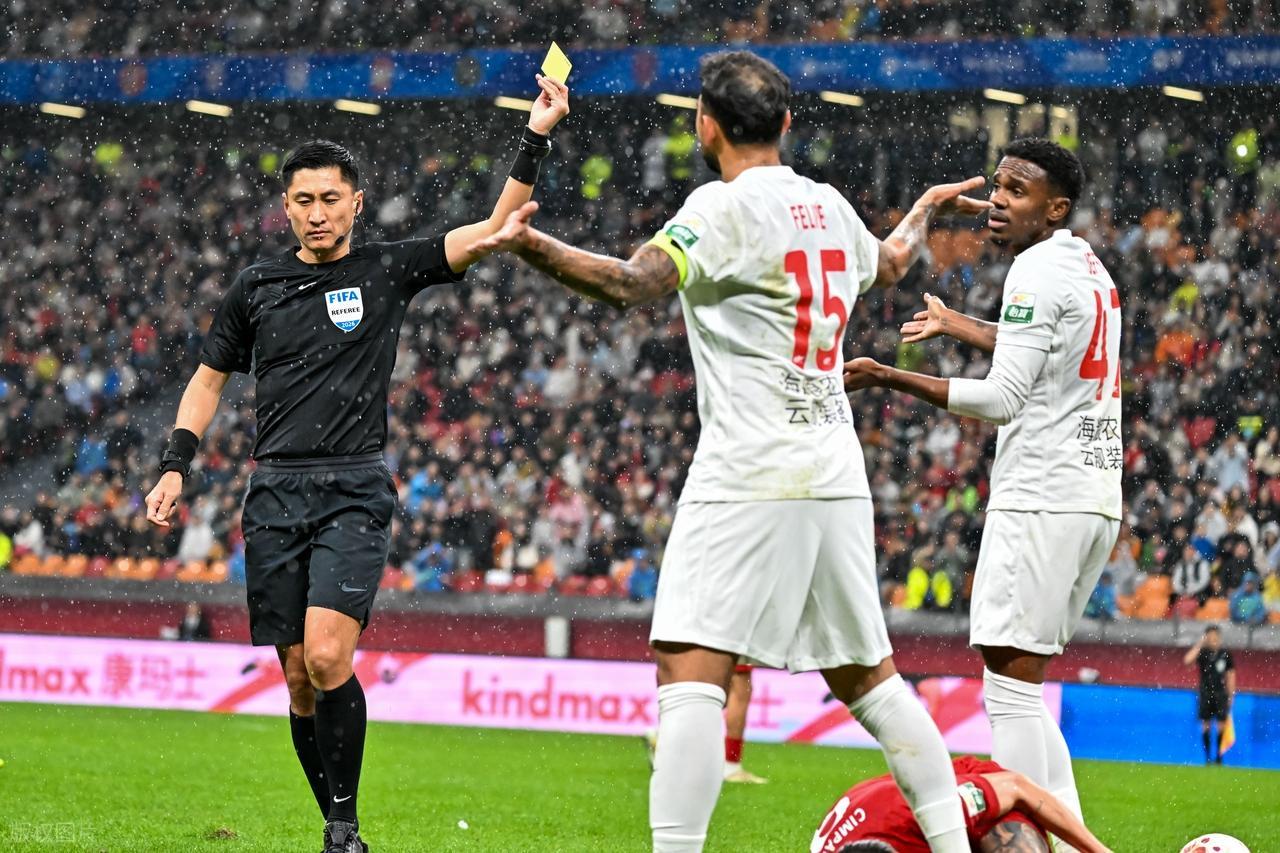 开云体育下载网页版-中超第二轮最差阵容出炉!拉唐领衔,红黄牌扎堆,李金羽意外上榜
